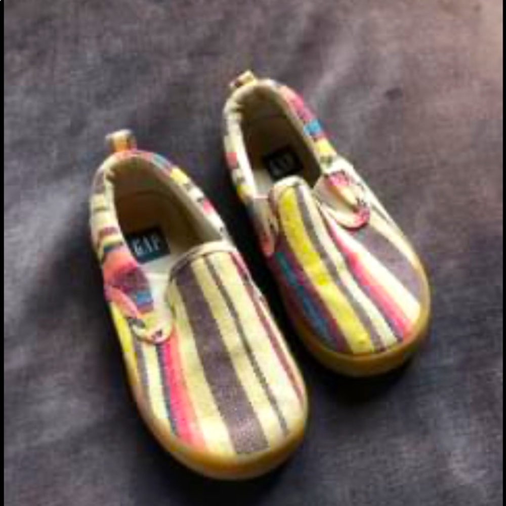 Gap 7t canvas slip on sneakers